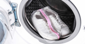Как стирать кроссовки в машине-автомате и руками