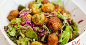 Салат из кабачков: готовим из свежих и жареных цукини