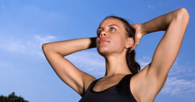 Упражнения с гантелями для рук