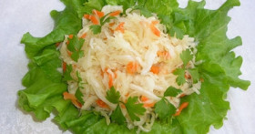 Салат из квашеной капусты с розовым грейпфрутом