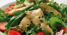 Салат с курицей и помидорами: несколько вкусных рецептов