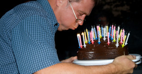 Юбилей мужчине на 60 лет – прикольный сценарий в домашних условиях