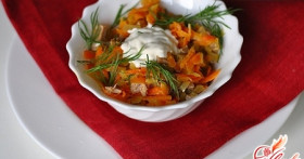 Простые блюда на каждый день: салат с маринованными огурцами