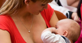 Что делать, если болит грудь у кормящей мамы?