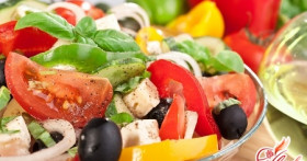 Салат с брынзой и оливками