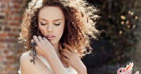 Укладка кудрявых волос: несколько секретов удачной прически