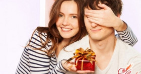 Что подарить парню на День святого Валентина: практичные и романтичные поздравления