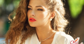 Модные прически для обладательниц волнистых волос