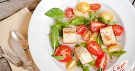 Вкусно и полезно: салат с помидорами