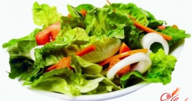 Салат из соленых огурцов – проще некуда