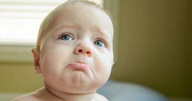 Понос при прорезывании зубов: как предупредить и чем лечить