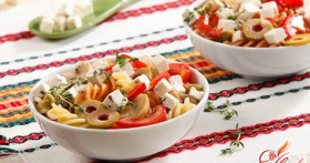 Салат из консервированных шампиньонов: рецепты на каждый день и не только