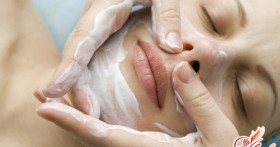 Продлеваем молодость: маска из сметаны для лица