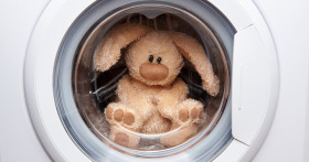 Как стирать мягкие игрушки вручную и в машинке