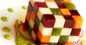 Салат с солеными огурцами: несколько простых рецептов