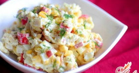 Салат из крабовых палочек и китайской капусты – от простого к сложному