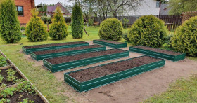Чем удобны металлические грядки для дачи?