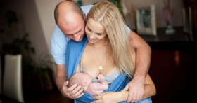 Что делать, ребенок трогает грудь?