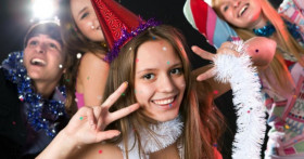 Смешные и прикольные сценки для старшеклассников на Новый год