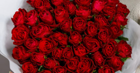 Пять причин подарить любимой женщине букет роз на 8 марта