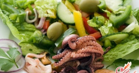 Салат из морепродуктов: экзотика на новый лад