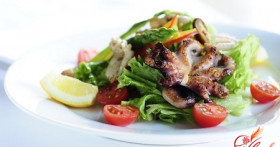 Салат с кальмарами и креветками как жемчужина праздничного стола