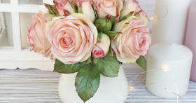 Что добавить в воду, чтобы розы простояли дольше?
