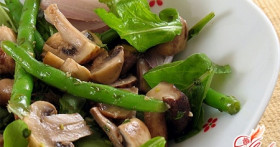 Салат с маринованными шампиньонами: сытно, вкусно, а главное – быстро!