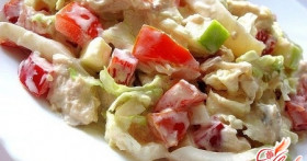 Салат из пекинской капусты с помидорами