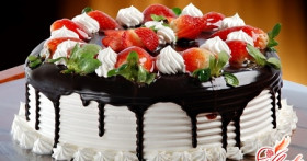 Торт из бисквитных коржей для маленьких сладкоежек