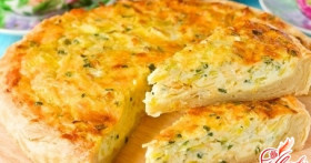 Ароматный и вкусный пирог из лука с плавленным сыром