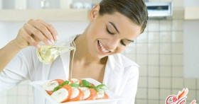 Льняное масло для похудения, и ухода за телом и волосами