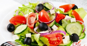 Готовим вкусно: овощной салат с сыром