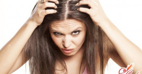 Каким действенным способом устранить перхоть в домашних условиях?