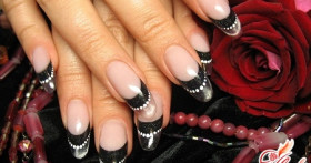 Французский маникюр на нарощенных ногтях