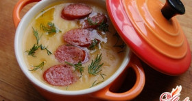Гороховый суп с копченой колбасой
