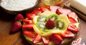 Желейный торт с фруктами: вкусный десерт для жаркого лета