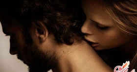 Как возбудить парня поцелуями