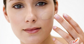 Тональный крем для сухой кожи: как правильно подобрать основу?