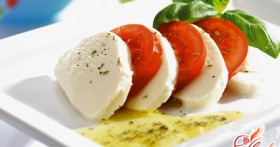 Рецепты из моцареллы: горячие блюда, салаты и выпечка