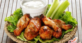 Крылышки в медово соевом соусе