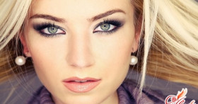 Макияж для блондинок с голубыми глазами. Техника нанесения