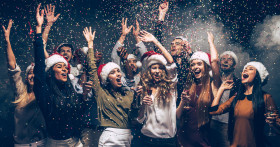 Прикольные песни-переделки на корпоратив к Новому году свиньи 2019