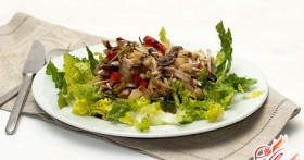 Салат с оливками и курицей: феерия вкуса