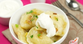 Вареники с сырой картошкой – очень вкусно и очень экономно