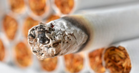 Быстрые способы проветрить комнату от запаха табака