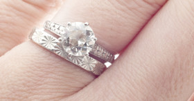 Как снять кольцо с опухшего или отекшего пальца