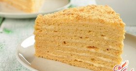 Торт «Наполеон»: рецепт со сметаной на современный манер