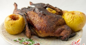 Утка с яблоками и медом – фантастически вкусное блюдо