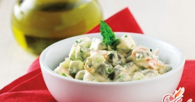 Сочный салат из свежих огурцов